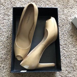 Nude Pumps